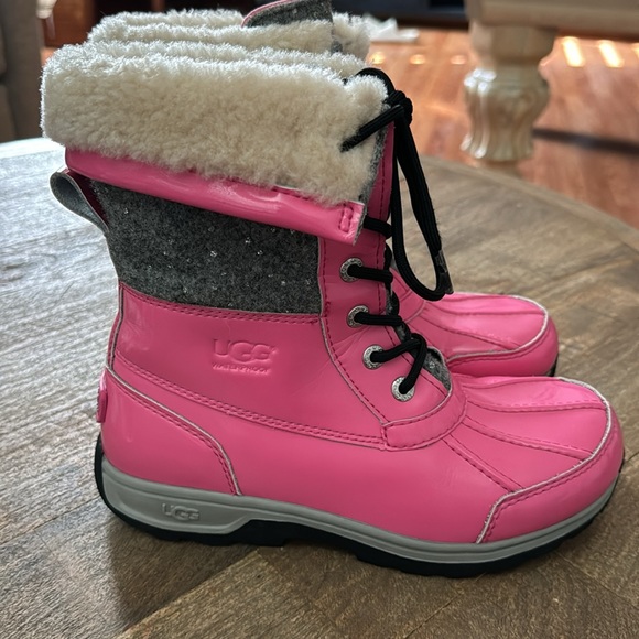 Girls excellent condition UGG Adirondack boots - Picture 2 of 7